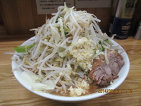 「小らーめん　カタメ油少なめニンニク野菜　￥650」@ラーメン二郎 赤羽店の写真