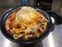 「紅らーめん　大盛り　温泉玉子」@麺創研 紅 府中の写真