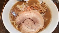 「らーめん 麺普通（太麺） アブラ増し 味濃い目 730円」@つけめん らーめん 荒海の写真
