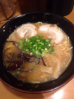 「伝承ラーメン」@博多伝承豚骨ラーメン わ蔵の写真