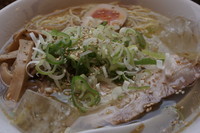 「冷やしラーメン（塩）＋大盛（クーポン無料）」@さんじの写真