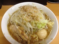 「まるとく　中太麺ヤサイちょいマシニンニクアブラ　680円」@ラーメン ○菅の写真