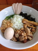 「まぜにぼ（裏）＋味玉、鳥チャー、半ライス」@麺屋 むじゃきの写真