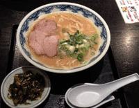 「博多らぁめん＋辛子高菜（900円）」@博多麺房 赤のれん 丸ビル店の写真