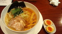 「shoyu (あっさり醤油ラーメン) + 味玉880円」@R&Bの写真
