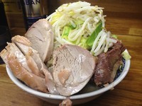 「小ラーメン豚入り(ヤサイマシマシニンニク)」@ラーメン二郎 新小金井街道店の写真