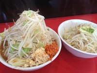 「ラーメン(ヤサイマシマシニンニク辛ショウ)」@用心棒Ⅱ階の写真