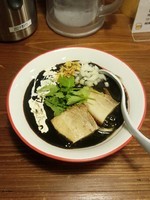 「【限定】辛いBlackニボカレーソバ（追い飯付）」@麺 酒 やまのの写真