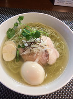 「アグー豚の塩らーめん800円」@BumBunBlauCafe with BeeHiveの写真