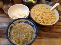 「煮干しつけ麺並盛、サービスライス(開店半年記念500円)」@麺屋 ばんどうの写真