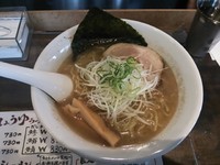 「魚介しょうゆラーメン＿アゴ」@俺らラーメン ちょもらんまの写真