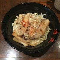「鶏豚油そば」@油そば専門店 春日亭 西新宿店の写真
