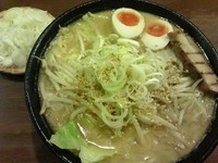 「とんこつ味噌らーめん（788円）　大盛（無料）」@横濱家系とんこつらーめん 中村家の写真