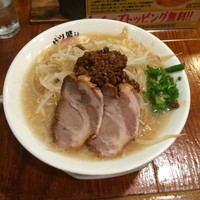 「ガツ盛りラーメン」@ガツ盛りラーメン バンブル 西浦和店の写真