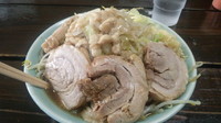 「小ブタ 麺普通・全部増し」@ラーメンかじろうの写真