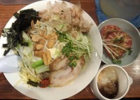 「油そばJANK3.10+焦がしﾁｰｽﾞﾄﾏﾄ」@らーめん・つけめん 八角の写真