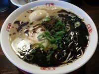「こがしにんにく黒らー麺  ＋味玉：サービス券  ＋替玉」@きまぐれ八兵衛 安曇野本店の写真