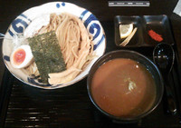 「半玉付きつくば茜鶏つけ麺￥８３０」@龍のひげの写真