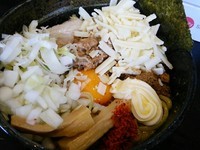 「カレーまぜそば800円+とろけるチーズ100円」@狼煙 〜NOROSHI〜の写真