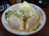 「小ラーメン（ニンニク増し）¥750」@ラーメン 豚んちの写真