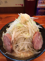 「ラーメン650円 ニンニク少なめ 野菜増し」@ラーメン梅 梅島店の写真