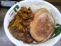 「雷そば（並）＋カレー（挽き肉）　730＋150円」@雷 北松戸本店の写真