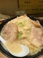 「塩中880円＋肉増300円(ニンニクアブラカラメW)」@麺 たなかの写真