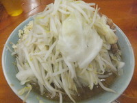 「ラーメン小700円(ニンニクヤサイ)」@ラーメン二郎 新橋店の写真