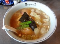 「ワンタンメン（950円）＋玉子（100円）」@支那そば めでた屋の写真