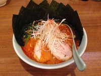 「辛いら～めん　+　のり」@麺屋 岡一の写真