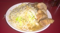 「小豚（８００円）麺少な目・ニンニク」@ラーメン二郎 西台駅前店の写真