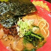 「豚骨醤油ラーメン＋キャベチャー(670円+100円)」@よつばの写真