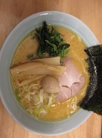 「豚骨醤油（７００円）」@横浜ラーメン あづま家 つくば店の写真