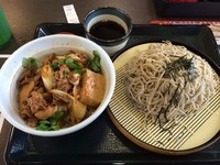 「山わさびそば、大盛り、すき焼き丼並530＋350円」@なか卯 新座道場店の写真