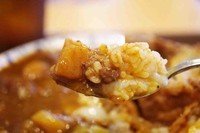 「牛あいがけ温泉玉子のせ」@すき家 諏訪町店の写真