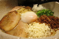 「濃厚鶏白湯まぜそば+温玉無料サービス」@三代目麺処 「まるは」極 船橋店の写真