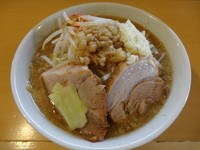 「ラーメン（小）」@ラーメン荘 地球規模で考えろ 伏見本店の写真