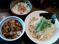 「淡麗つけ麺(中盛) ￥820＋ジロめし(ランチサービス)」@INOSHOWの写真