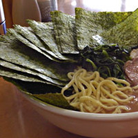 「ラーメン中盛820円＋のり8枚80円」@横浜ラーメン 町田家 新百合ヶ丘店の写真