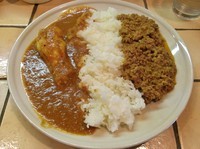 「2種のカレーのハーフ＆ハーフ ¥1000」@KAMMO Curryの写真