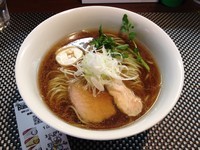 「アグー豚の醤油らーめん」@BumBunBlauCafe with BeeHiveの写真