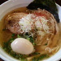 「平子煮干そば　７００円（６月の木曜限定）＋味玉」@麺や 飛来の写真