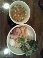 「濃い出汁つけそば(あつもり)＋特製」@日本橋 製麺庵 なな蓮の写真