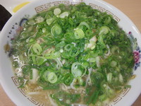 「中華そば(600円)やさい(もやし、ネギ)(100円)むすび」@スエヒロ 欽明路店の写真