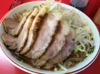 「ラーメン＋チャーシュー（ニンニクヤサイ）」@赤ひげラーメンの写真