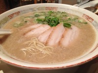 「シロマルベース 700円 (チャーシュー 200円)」@一風堂 大森店の写真