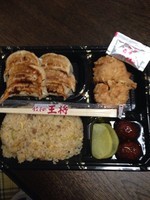 「中華弁当　７００円税抜き」@餃子の王将 東神奈川西口店の写真