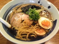 「黒煮干しそば￥750・味玉￥100」@麺屋 鶏口の写真