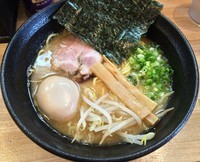 「とんこつ醤油ラーメン＋味玉（￥670＋￥100）」@麺屋 万年青の写真