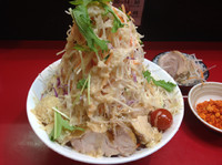 「冷やし中華(普)(ヤサイトニンニクマシマシアブラカラアゲ別皿)+」@千里眼の写真